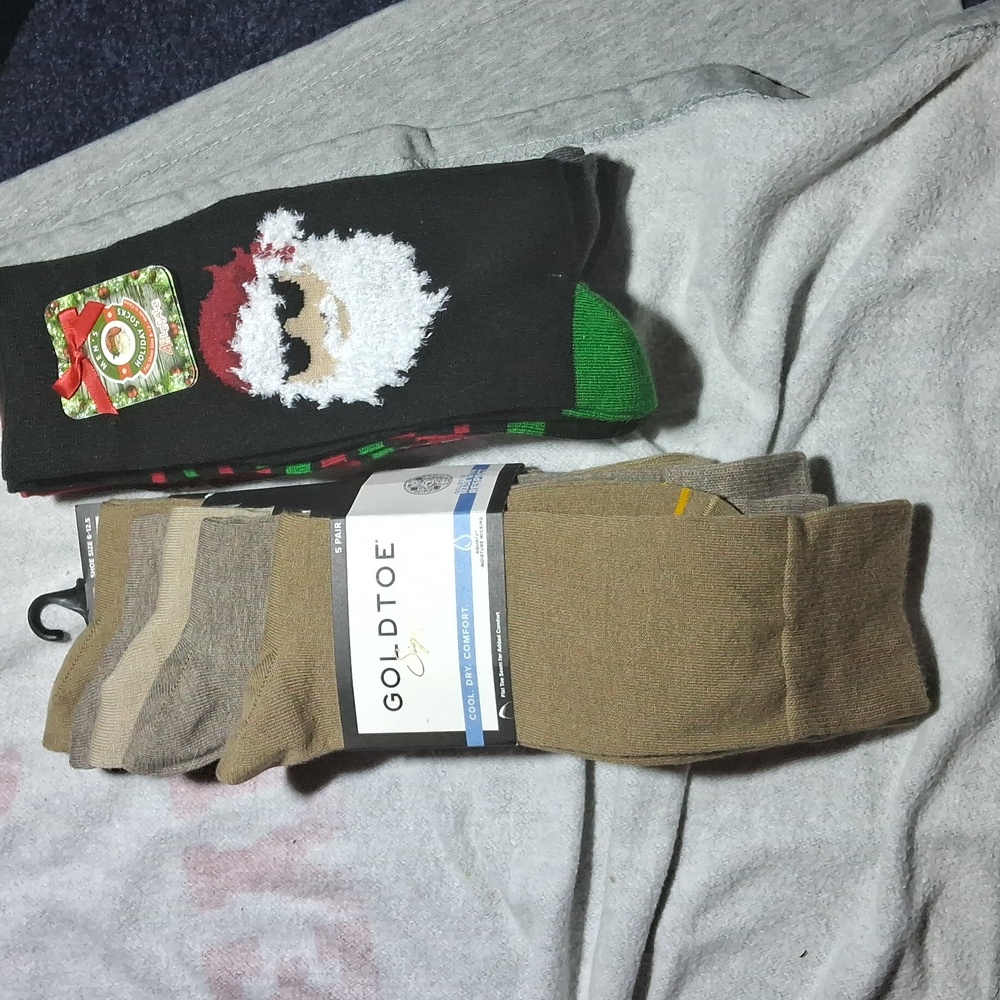 🆕️ Mens 5 pair gold toe socks size 6- 12.5 4 pair mens holiday socks size 8- 12